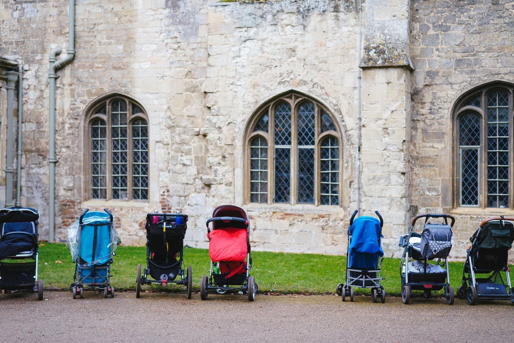 Wózki dziecięce z fotelikiem – na co zwrócić uwagę przy zakupie?
